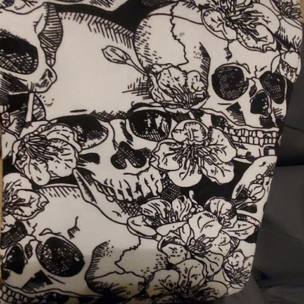 Just Cozy Skull Legging Plus Size Fits 12 - 20